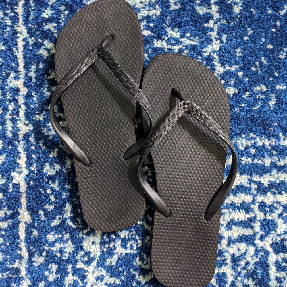 FREE WITH $10 PURCHASE Black Old Navy Flip Flops